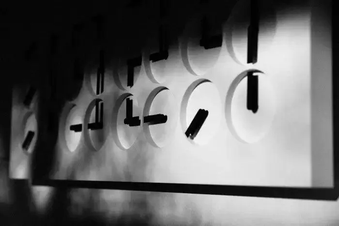 Clockclock 24 White
